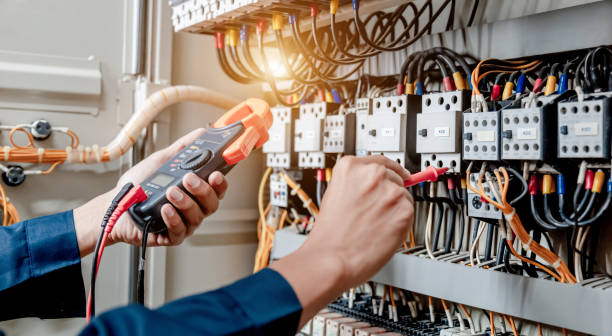 Best Licensed Electrician  in Dinuba, CA
